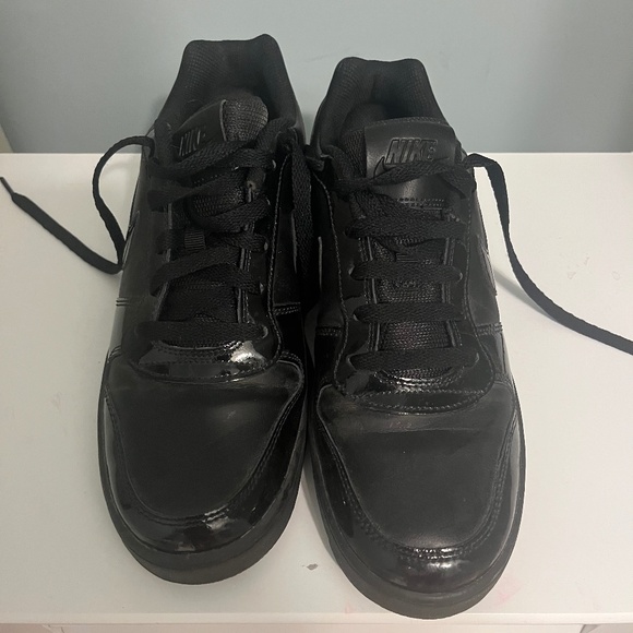 Men’s Nike Sneakers - Picture 1 of 8